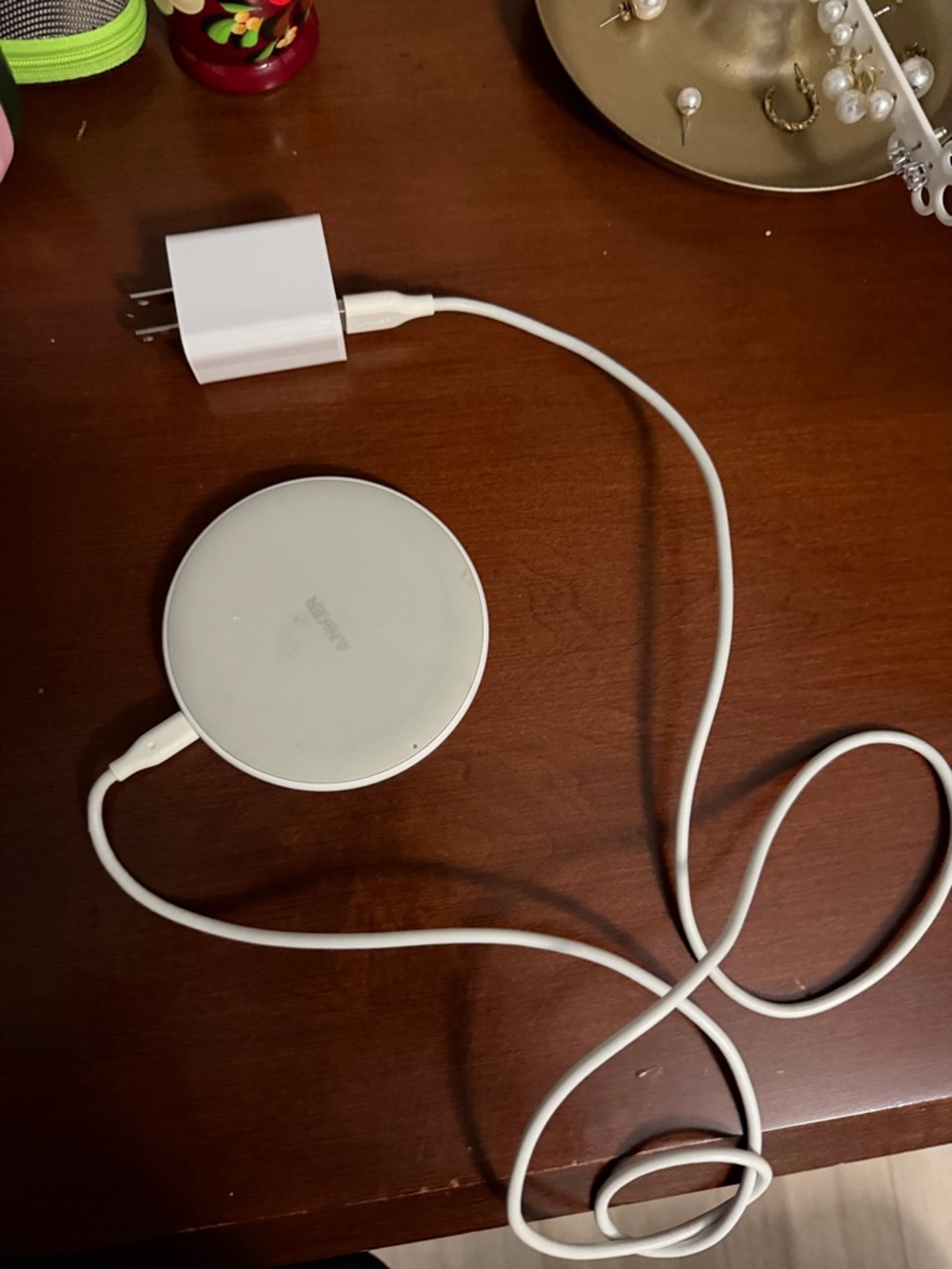 Anker White Wireless Charging Pad with White USB Cable and Wall Adapter